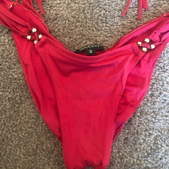 Sexy red bikini - Picture 3 of 3